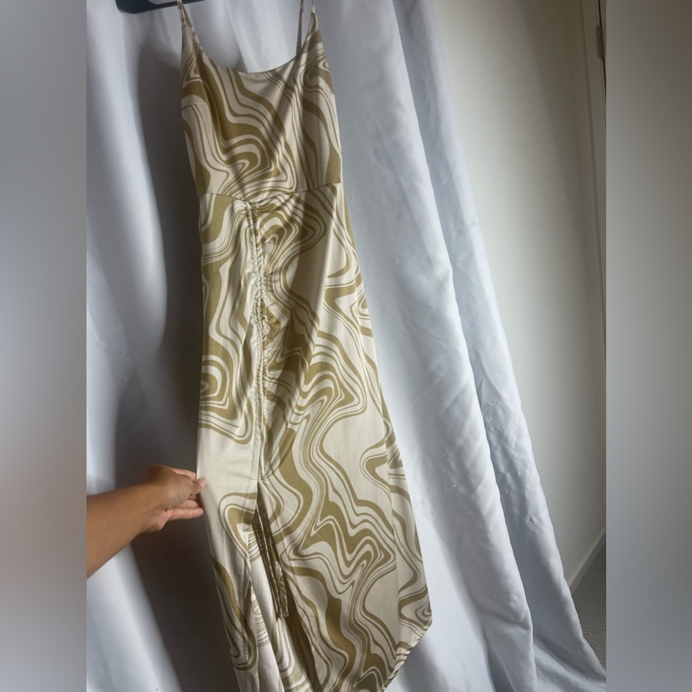Pretty cream springly shaped dress💛🤍